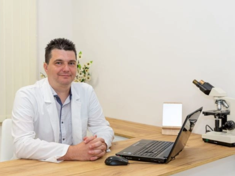 д-р Михаил Михов