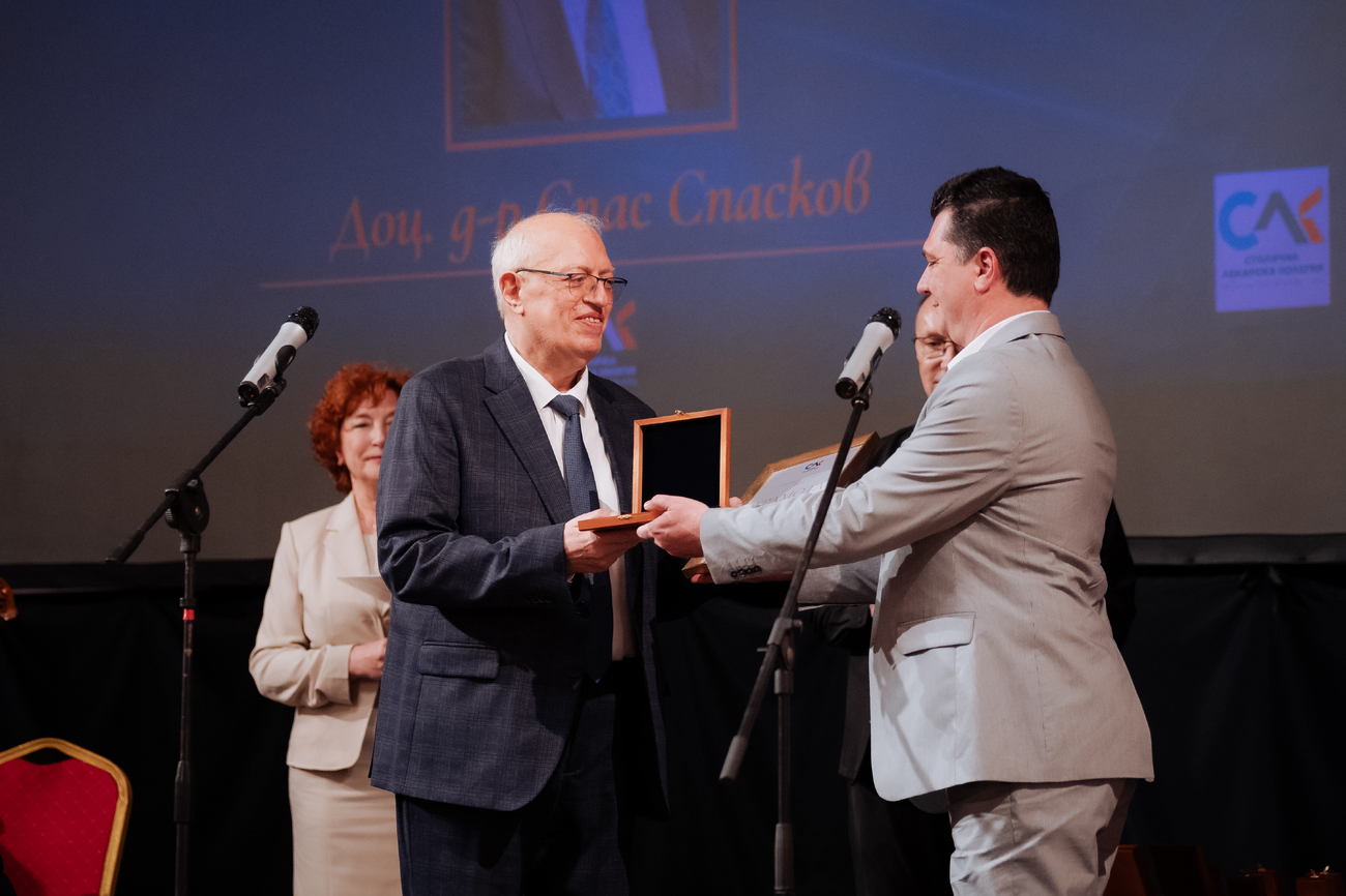 Проф. д-р Петко Карагьозов получи наградата "Лекар на София"