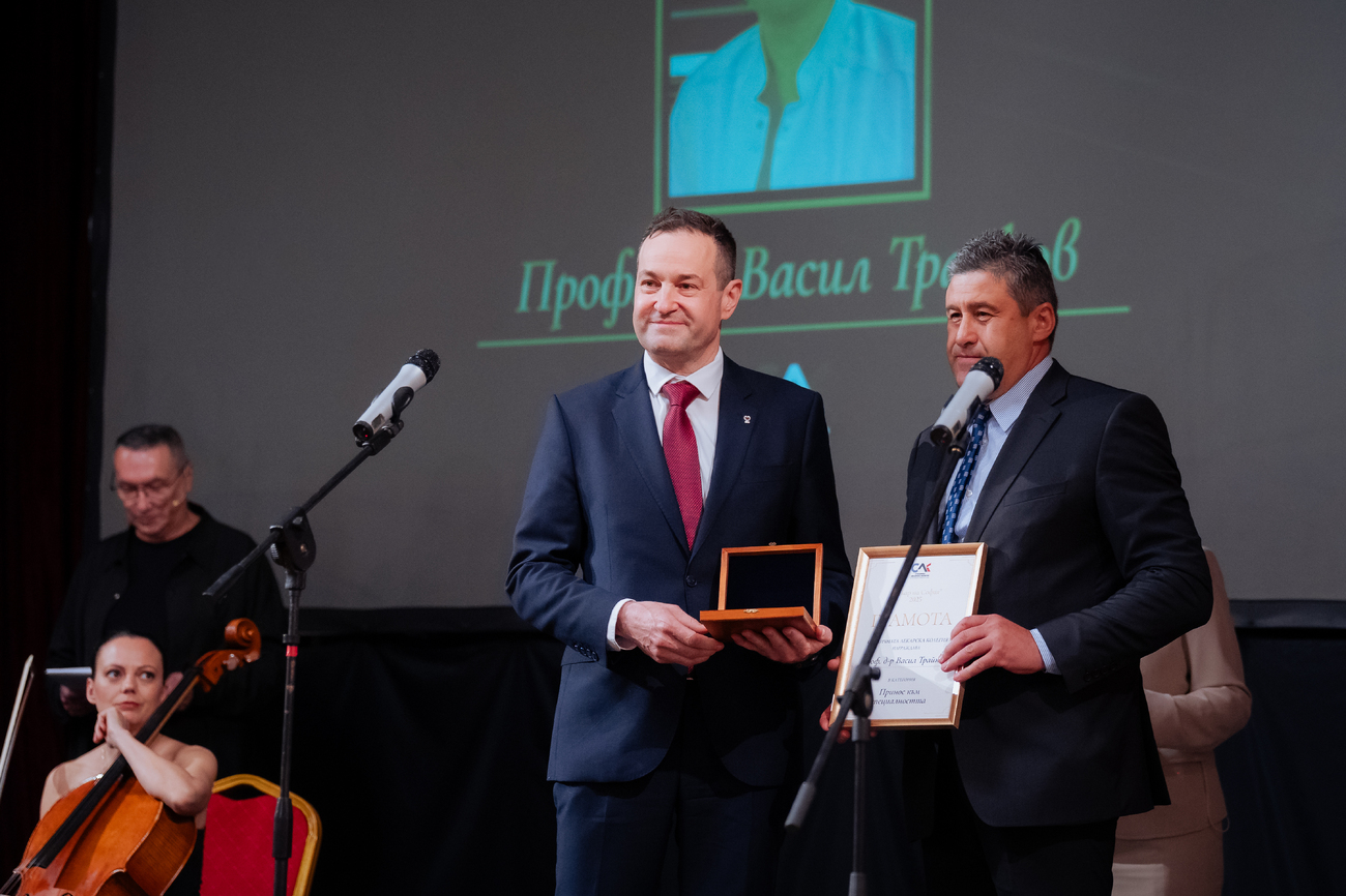 Проф. д-р Петко Карагьозов получи наградата "Лекар на София"